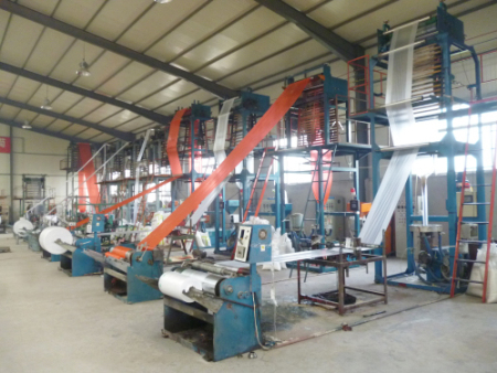 吹(chui)膜車間 吹膜(mo)車間